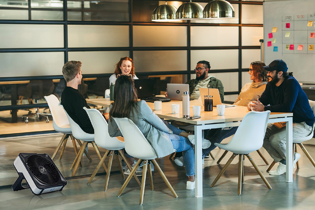 80X-JP活躍シーン オフィスの換気に